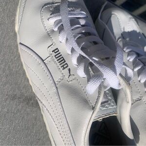 Puma Roma 24 White leather sneakers size  7 w